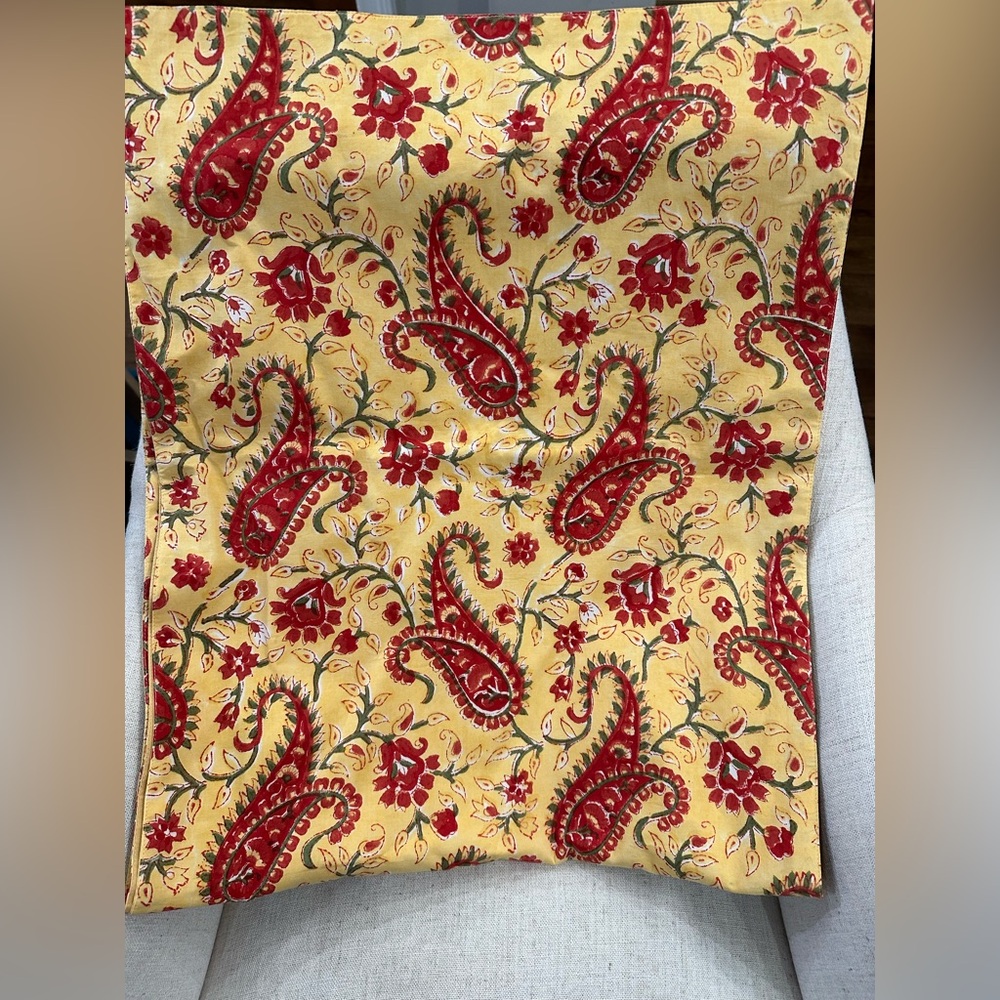 Pottery Barn French Country Paisley Table Runner Gold Red Multicolor 18 x 90”